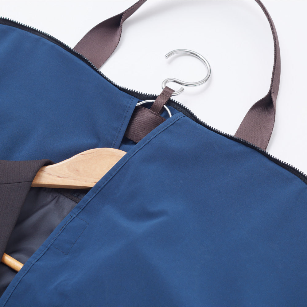 ハンガーのまま持ち運びができるループ付き