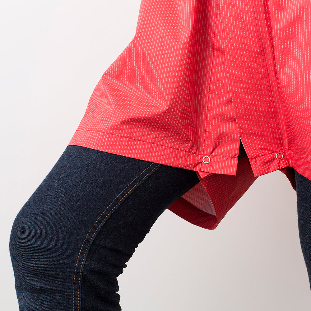 足元のボタンを留めればロンパースに