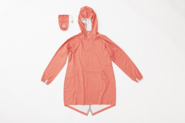 付属のポーチに収まるパッカブル仕様