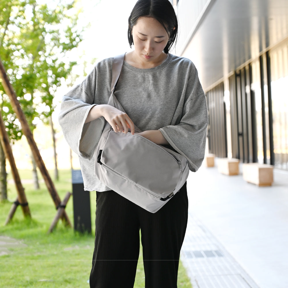 SHOULDER BAG /ショルダーバッグ レギュラーサイズ – TO&FRO 軽さ